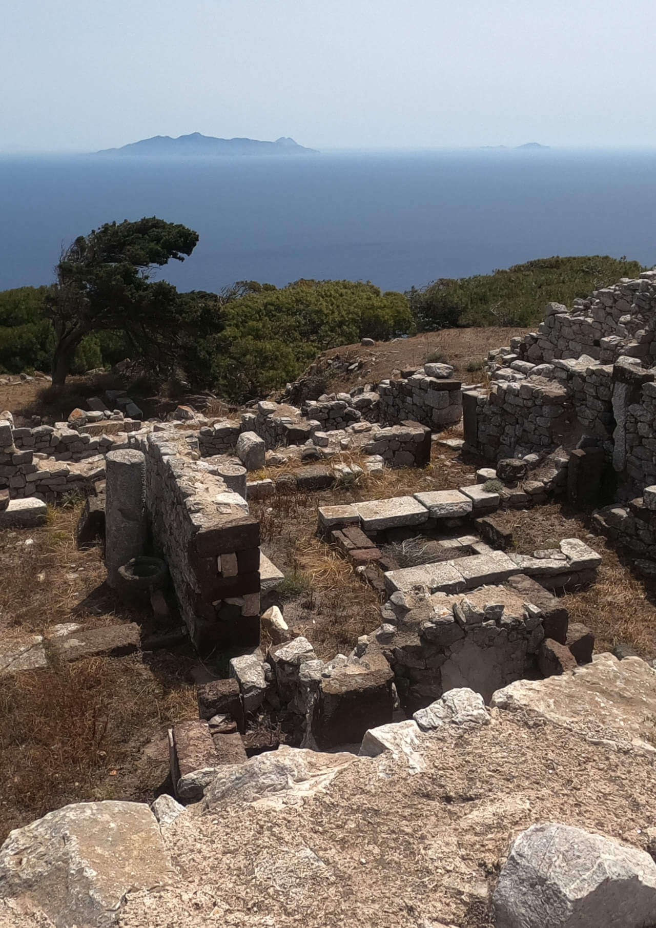 Anafi depuis l'ancienne Thera .