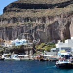 Santorin : le vieux port Skala et le quartier d'Ormos