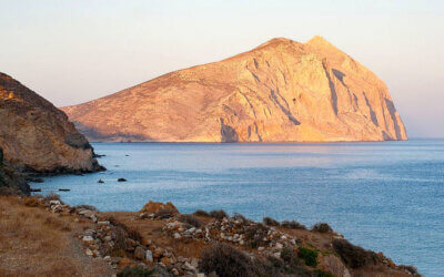 Quelle est l’île la plus proche de Santorin ?