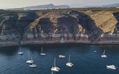 Préparer ses vacances en voilier à Santorin et dans les Cyclades